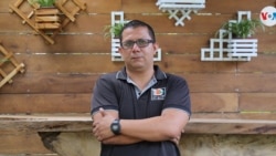 Edgar Julián Nicaragua Carballo, propietario del Taller Detalles en Catarina. Foto Houston Castillo, VOA.