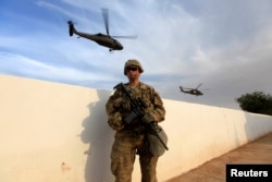 A U.S. Army soldier stands with his weapon at a military base in the Makhmour area near Mosul during an operation to attack Islamic State militants in Mosul, Iraq, Oct. 18, 2016.