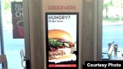 Restoran cepat saji seperti Wendy's kini mendirikan kios-kios elektronik swalayan untuk mengambil pesanan restoran (foto: ilustrasi).