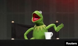 FILE - Muppets character Kermit the Frog speaks at a panel for the Disney-ABC television series "The Muppets" during the Television Critics Association Cable Summer Press Tour in Beverly Hills, California August 4, 2015. (REUTERS/Mario Anzuoni/File Photo)