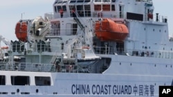 在南中國海與菲律賓有爭議海域的一艘中國海警船