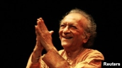 Indian Sitarist Ravi Shankar Dies 