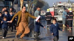 د ننګرهار ملي راډیو تلویزیون د والي د دفتر سره نږدې پروت دی