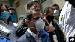 Pemimpin oposisi Venezuela Juan Guaido di Markas Besar partainya (Democratic Action) di Caracas, Venezuela, 17 Juni 2020.