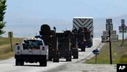 বিমান বাহিনীর সেনারা পারমাণবিক ওয়ারহেড পাহারা দিয়ে নিয়ে যাচ্ছে। মন্টানা। ফাইল ফটোঃ ২৪ আগস্ট, ২০২৩। (এপি মারফত যুক্তরাষ্ট্রের বিমান বাহিনী)