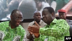 Henri Konan Bédié (à droite) et Maurice Kacou Guikahue, ex-président et président du parti démocrate ivoirien le 17 juin 2018 à Abidjan.