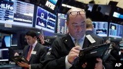 From left, Seamus Menefee, 7, from Burke, Va., Skye Kennedy, 5, and his brother Jack Kennedy, 8, both from Montclair, N.J., participates in the annual White House Easter Egg Roll on the South Lawn of the White House in Washington, Monday, April 2, 2018. (AP Photo/Pablo Martinez Monsivais)