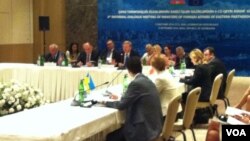 Avropa Birliyinin genişlənmə və Avropa qonşuluq siyasəti üzrə komissarı Ştefan Füle Bakıda çıxış edir