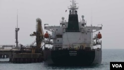 Kapal tanker minyak, Fortune, labuh jangkar di kilang El Palito dekat Puerto Cabello, Venezuela, 25 Mei 2020. (Foto: AP)