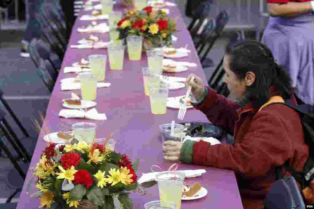 Olivia Rios, who is currently unemployed, eats an early Thanksgiving meal served to the homeless and others at Los Angeles Mission on skid row, Nov. 27, 2013.