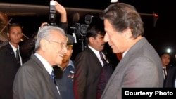 Malaysian Prime Minister Mahathir Mohamad and Pakistani Prime Minister Imran Khan are pictured at the airport near Islamabad, March 21, 2019. Mohamad is on an official three-day visit focused on investment deals. (Photo courtesy of Pakistani prime minister's office)
