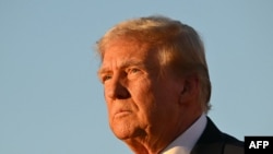 美国前总统、共和党总统候选人特朗普在宾夕法尼亚州巴特勒的一次竞选集会上。（2024年10月5日）