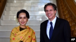 National League for Democracy party leader Aung San Suu Kyi, and U.S. Deputy Secretary of State Antony Blinken are seen following a meeting in Naypyitaw, Myanmar, Jan. 18, 2016.