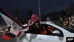 Argentina's Newell's Old Boys supporters pass by the Monumento de la Bandera during a convoy urging Argentine footballer Lionel Messi to come play in the team where he started, in Rosario, on Aug. 27, 2020.