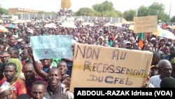L'opposition défile à Niamey, au Niger, le 1er novembre 2015.
