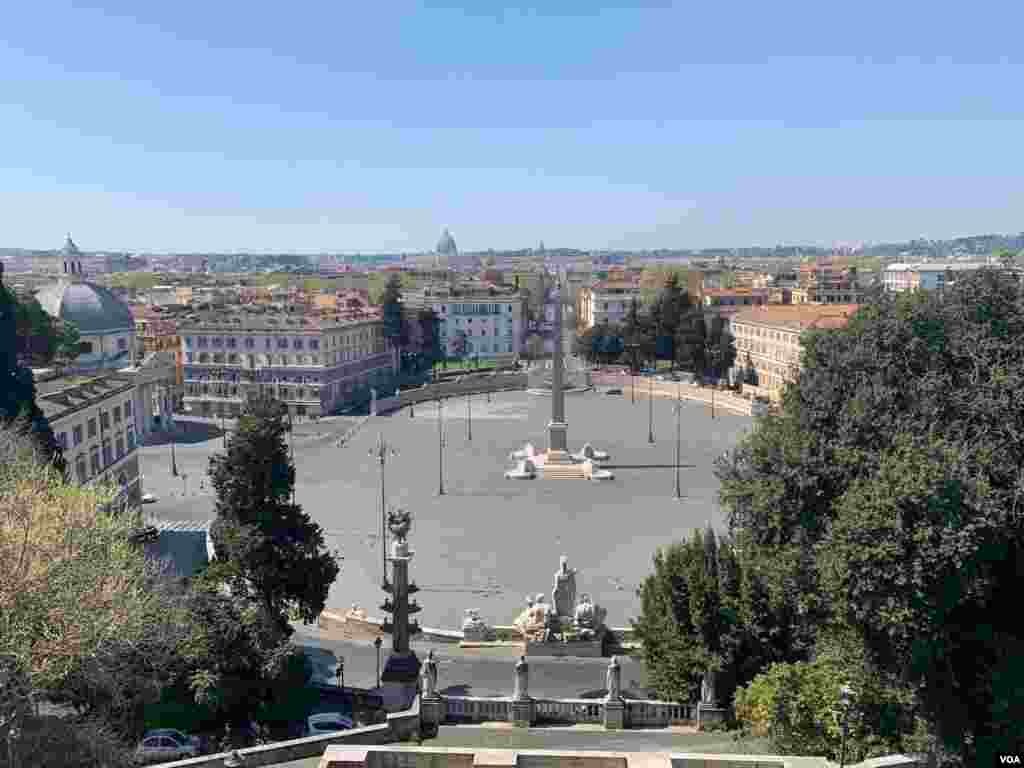An empty Piazza del Popolo seen with no people from above. (Photo: Sabina Castelfranco / VOA)