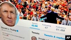 Поранешниот претседател го помина речиси целиот свој четиригодишен мандат во Белата куќа објавувајќи илјадници коментари на Твитер, иако не е јасно какви точно информации бара Смит со налогот за пребарување