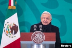 Presiden Meksiko Andres Manuel Lopez Obrador berbicara selama konferensi pers, di Hermosillo. (Foto: via Reuters)