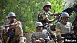 Niger soldiers provide security for an anti-Boko Haram summit in Diffa city, Niger, Sept. 3, 2015.