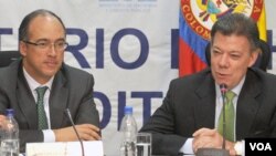 El ministro de Economía de Colombia, Juan Carlos Echeverry, recibió la visita del presidente Santos donde hablaron sobre la visita a Estados Unidos.