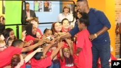 FILE - Actor Jamie Foxx at a Turnaround Arts event in Minneapolis, Sept. 10, 2014.