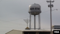 Postville's Agri Star kosher meatpacking plant is staffed largely with immigrants. (G. Flakus/VOA)
