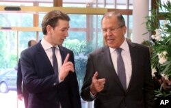 Міністр закордонних справ Австрії Себастіан Курц із міністром закордонних справ Росії Сергієм Лавровим напередодні неофіційної наради ОБСЄ. Австрія, 11 липня 2017 року.