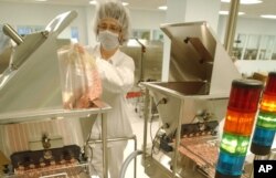 Drug production at Hoffman-La Roche pharmaceutical company in Nutley, new Jersey (file photo)