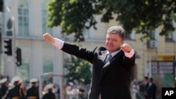 Ukrainian President Petro Poroshenko appears in Sophia Square, Kyiv, June 7, 2014.