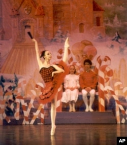 Maggie Austin in "The Nutcracker,” Fresno Ballet, Fresno, CA, 2004