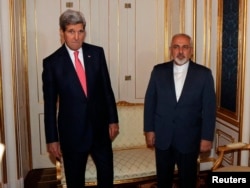 U.S. Secretary of State John Kerry (L) and Iranian Foreign Minister Javad Zarif (R) are pictured before a meeting in Vienna, Nov. 23, 2014.