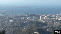 Designed by Polish-French sculptor Paul Landowski, the Christ the Redeemer statue offers a breathtaking 360 degree view of Rio de Janeiro. (G. Tobias/VOA)