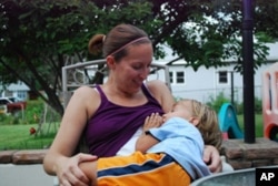 Dionna Ford co-founded Natural Parents Network, an online resource for mothers like her who want to breastfeed.