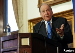 Thomas Demetrio, Chicago aviation attorney and cofounder of Corboy & Demetrio who represents the Dao family, speaks during a news conference at Union League Club in Chicago, Illinois, April 13, 2017.