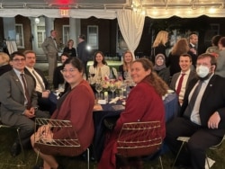 Diyanah Afifah Ramadhaniyati bersama rekan-rekan kerjanya di AS (dok: Diyanah Afifah Ramadhaniyati)