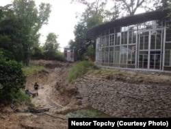 Нестор Топчій у процесі роботи