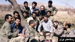 حسن روحانی (فرد عینکی سمت راست) در کنار اکبر هاشمی در مناطق جنگی دهه شصت