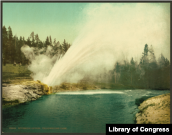 Riverside Geyser, Yellowstone Park