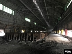 Abandoned factory equipment awaiting removal from the former Ormet aluminum plant, Hannibal, Ohio, Nov. 8, 2016. (C. Yu/VOA News)