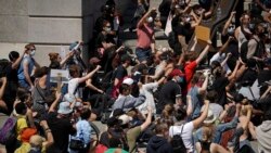 Protest u znak solidarnosti sa američkim demonstrantima održan je u Londonu 31. maja 2020.