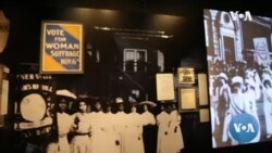 Sebuah pameran yang mengeksplorasi keberhasilan seniman perempuan asli Amerika. (Foto: VOA)