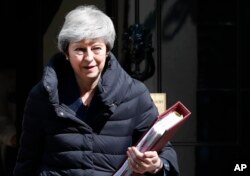 Britain's Prime Minister Theresa May leaves 10 Downing Street for the House of Commons for her weekly Prime Minister's questions in London, May 1, 2019.