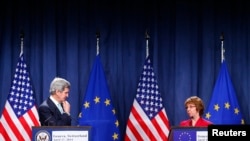 U.S. Secretary of State John Kerry looks at EU foreign policy chief Catherine Ashton after talks on the situation in Ukraine, in Geneva, April 17, 2014.