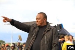 Kenyan President Uhuru Kenyatta watches Kenya’s ivory burn in Nairobi National Park, April 30, 2016. (J. Craig/VOA)