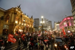 Mitin de campaña del candidato presidencial de Brasil por el Partido de los Trabajadores, Fernando Haddad, en Sao Paulo, Brazil, el viernes 5, de octubre de 2018.