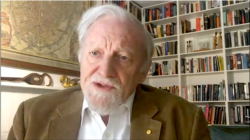 លោក Gareth Evans អតីត​រដ្ឋមន្ត្រី​ការបរទេស​អូស្ត្រាលី​ដែលបាន​ដើរ​តួនាទី​ដ៏សំខាន់​ក្នុង​ការចរចា​រៀបចំ​កិច្ចព្រមព្រៀង​សន្តិភាព​ទីក្រុង​ប៉ារីស​ក្នុង​ទសវត្សរ៍​១៩៩០ បាន​ផ្តល់បទសម្ភាស​ជាមួយ​នឹង​វីអូអេ​ខេមរភាសា តាមប្រព័ន្ធSkype កាលពីថ្ងៃទី២៣ ខែកញ្ញា​ ឆ្នាំ២០២១។