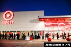 Черга до магазину Target, місто Нью Порт, США