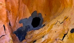 新任支联会常委伦智伟表示，国殇之柱日久失修，出现一个破洞 (美国之音/汤惠芸)