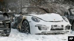 Germany G20Burnt-out Porsche cars sit on the parking lot of a Porsche dealership in Hamburg, Germany, July 6, 2017. Police could not confirm a connection between the arson and the G-20 summit to take place in Hamburg July 7-8.