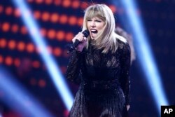 Taylor Swift performs at DIRECTV NOW Super Saturday Night Concert at Club Nomadic, Feb. 4, 2017 in Houston, Texas.